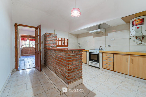 Venta - Casa 6 Ambientes Apto Profesional Con Parque - Parque Luro