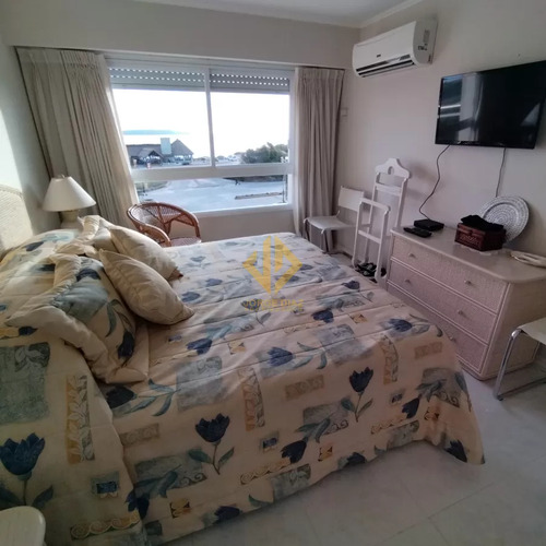 La Vista Desde El Balcón Y Desde La Habitación Principal Es Inmejorable