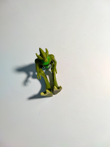 Muñeco Crashhopper Articulado (ben 10 Alien Omniverse) (Usado)