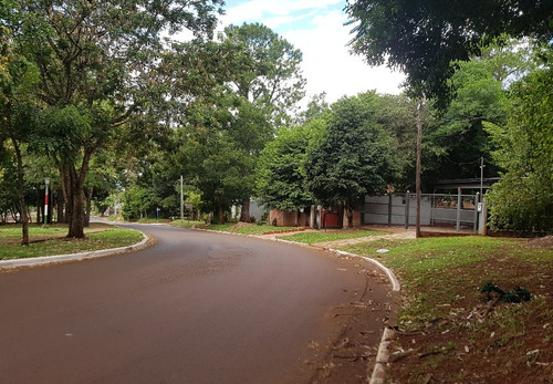 (v619) Amplio Terreno En El Centro De Garupa