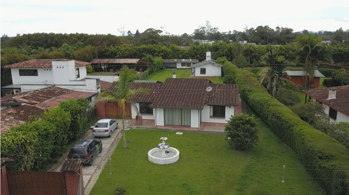 En Exclusivo Sector De Llanogrande Casa Campestre 1.600 M²