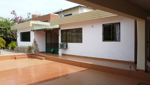 Imagen 1 de 14 de Casa Más Anexo De Esquina En Venta Cerca Hospital. Cumaná