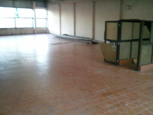 Imagen 15 de 20 de Local En Caseros 1717, Muy Vistoso, Casi 700 M2. Mixtura 4 Venta Con Renta