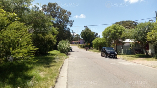 Gran Terreno En Pinares A Sólo Metros De Av. La Laguna.