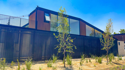 Increible Casa Minimalista-colegio Newland