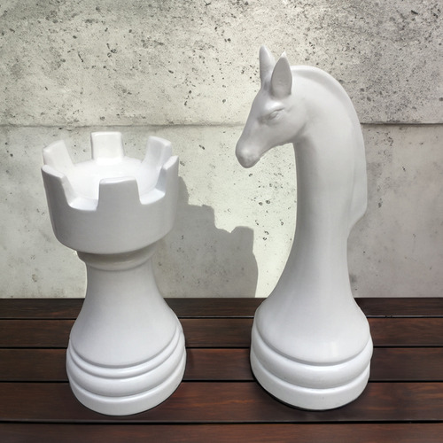Par De Piezas De Ajedrez Grandes Caballo Y Torre