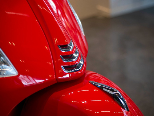 Imagen 3 de 25 de Vespa Gts 300 Super Roja Entrega Inmediata