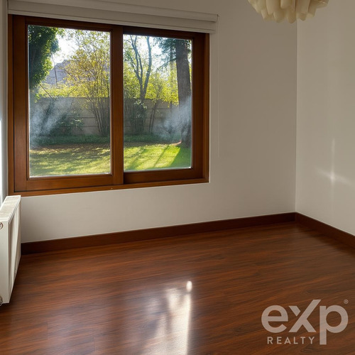 Casa En Venta De 7 Dorm. En Lo Barnechea