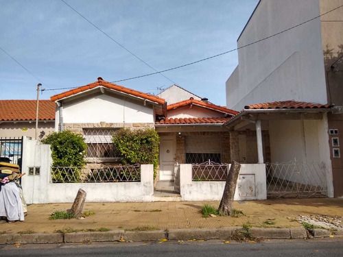 Casa De 3 Amb. En Lote De 9,15 X 25 Mts. - Sgto. Cabral 965