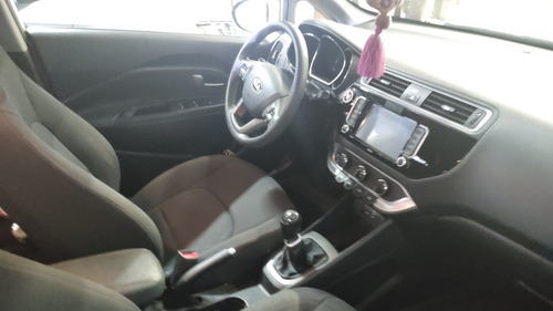 Imagen 7 de 11 de Kia Rio 2017 1.6 Ex Hatchback Mt