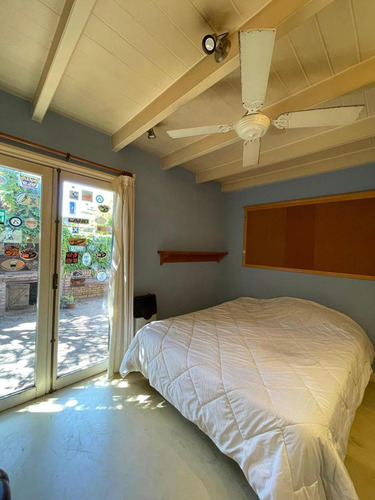 La Rosa 347, Adrogué Chalet Distribuido En 2 Plantas, Sobre 3 Lotes