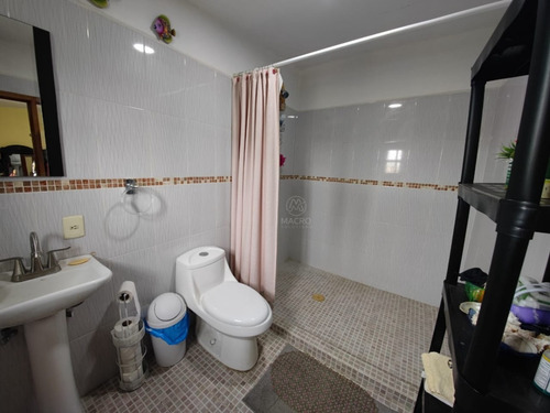 Casa En Venta En Col. Iztaccihuatl De Dos Niveles Con Jardín.