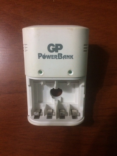Cargador Gp Power Bank Para Pilas  Aa