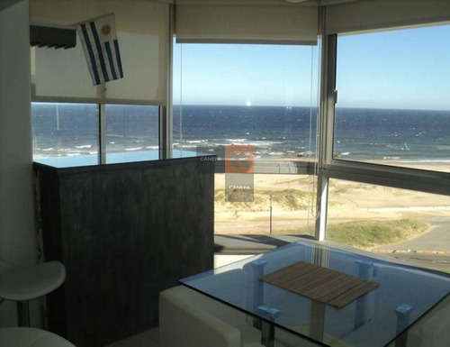 En Primera Linea Frente Al Mar, Con Vista A La Bahia Desde Todos Los Ambientes.- Ref: 1993