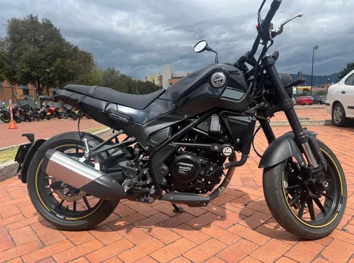 Benneli Leoncino 250.