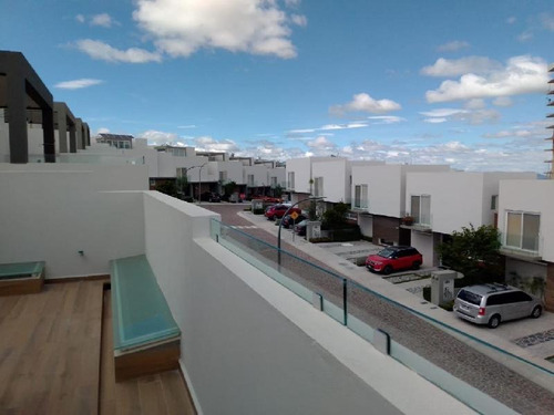 Imagen 7 de 26 de Magnifica Casa En Venta De Zibata, High Gardens By, Devarana, Fracc. Acantha