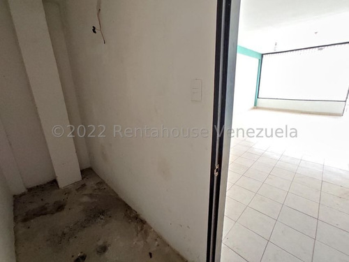 Imagen 8 de 12 de Oficina En Venta En Zona Industrial San Crispin Aragua 22-27140 Irrr