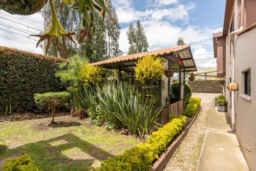 Edificio En Venta En El Tejar. Cod V12493