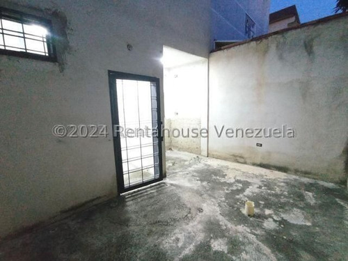 Twonhouse En Obra Blanca, Con Sus Conexiones Electricas En Las Amazonas 24-13863 Irrr