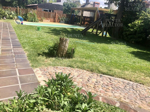 Mansa, Minimalista, 3 Suites Con Vestidor Y Terrazas, Parrillero, Piscina, Jardín Diseño- Ref: 130
