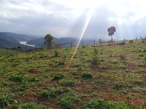 Granja Com Água E Luz