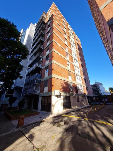 Doa Ambientes Con Balcon En Muy Buen Estado, Cerca De Medios De Transporte