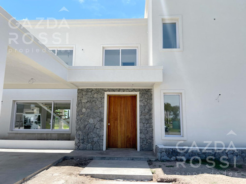 Casa Con Pileta En  Lagos De San Eliseo