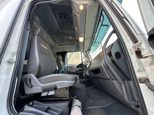 Iveco Tector 24300 Ano 2023 Leito Teto Alto 6x2 Financia