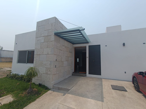Casa En Venta Con Alberca Privada Y Una Sola Panta En Par Vial Jiutepec Morelos