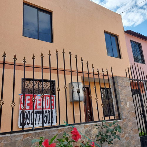 Se Vende Casa En Conjunto, Al Norte De Quito