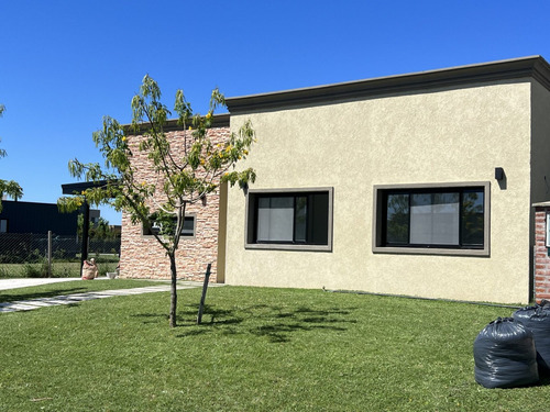 Casa A La Venta, Barrio San Ramiro, Pilar Del Este 