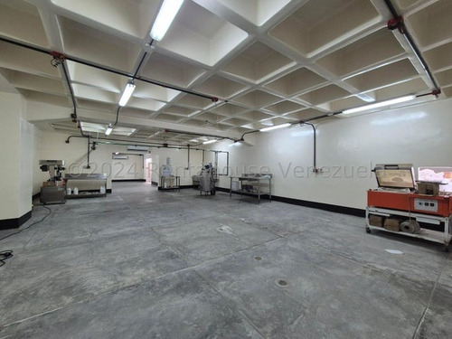 Amplio Local Industrial En Venta. Palo Verde 24-25382 Ec