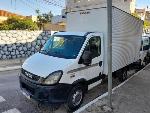 Iveco Daily 35s14 2017 Baú Único Dono Km Baixo