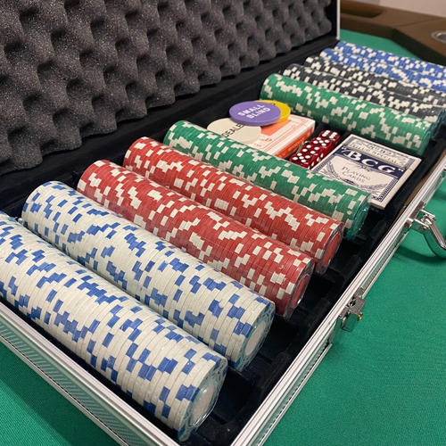 Maletin De 500 Fichas De Poker Con 2 Barajas Y Dados.