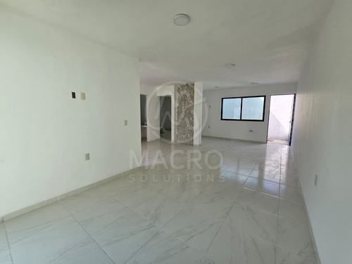 Casa En Venta En Col. Plan De Ayala Con Jardín Apta A Créditos