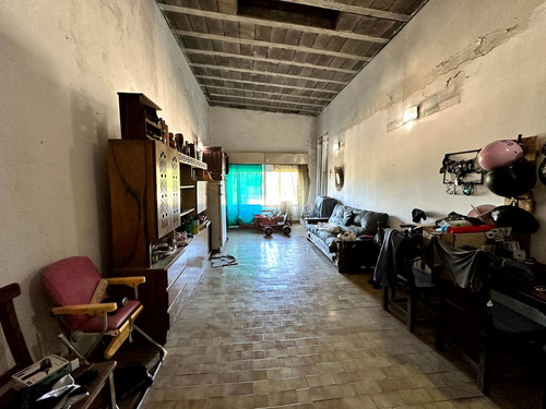 Casa Con Locales En Venta En Rafael Calzada