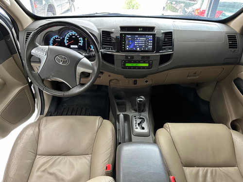 Imagen 9 de 13 de Toyota Fortuner Sr