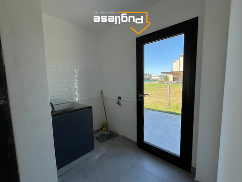 Casa En Venta A Estrenar Con Pileta. Lote Interno. Acacias Puertos