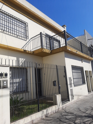  Casa Multifamiliar En Venta En Dos Plantas, Con Galpón O Depósito. Zona La Tablada