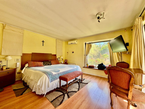 Excelente Ubicación, Casa Interior, 4d+4b+servicio+quincho