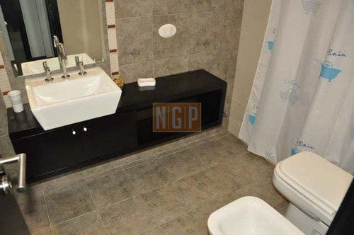 Apartamento En Mansa, 2 Dormitorios - Ref: 2965
