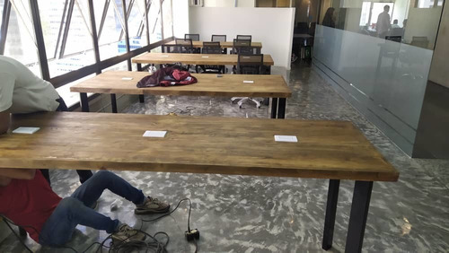 Imagen 2 de 3 de Mesas De Madera En Pino O Teca Electrificadas