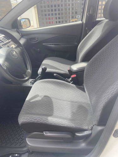 Toyota Yaris 1.5 Core Sedan Mt 2016