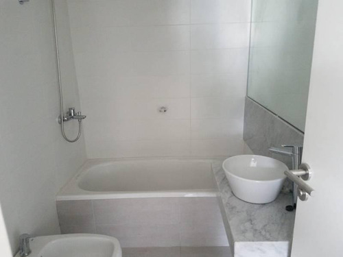 Imagen 7 de 30 de Monoambiente O Estudio Profesional A Estrenar, Con Balcón Y Terraza Común Con Parrilla