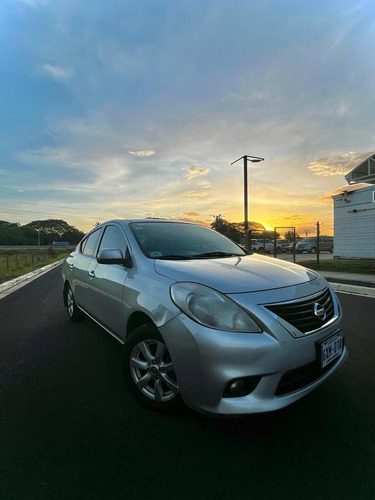 Imagen 6 de 8 de Nissan Versa 2012 Japon
