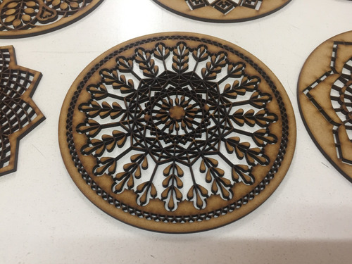 Imagen 3 de 10 de Mandala Souvenir Laser De Fibrofacil Somos Fabricantes 15cm