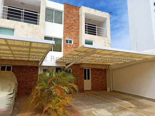 Imagen 1 de 12 de Precioso Townhouse En Dumar Country Club Isla De Margarita