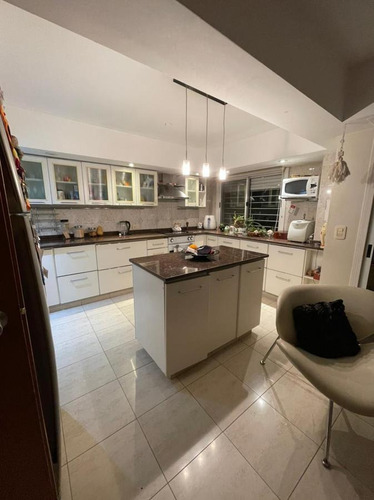 Imagen 6 de 19 de Departamento En Venta - Moron Sur- 5 Ambientes- Proximo Estacion- Impecable