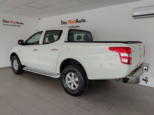 Imagen 3 de 15 de Mitsubishi L200 Pick-up Dob Cab Diesel 4x4 Mt 2019
