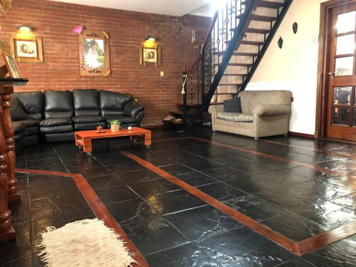 Casa En Venta - 3 Dormitorios 2 Baños - Cocheras - 350mts2 - Ituzaingó